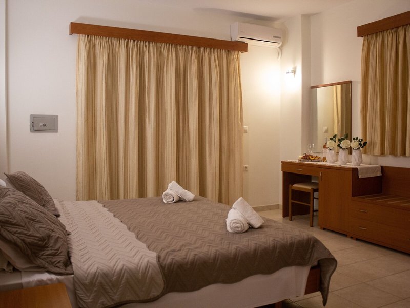 Tsambikos Apartments 43