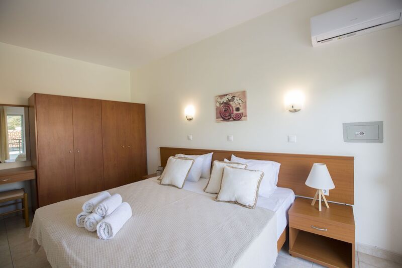 Tsambikos Apartments 16