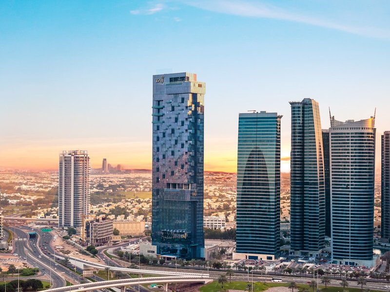 Taj Jumeirah Lakes Towers 1