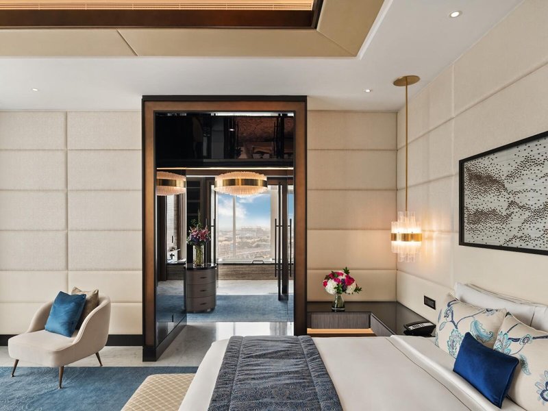 Taj Jumeirah Lakes Towers 12