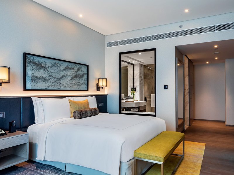 Taj Jumeirah Lakes Towers 32