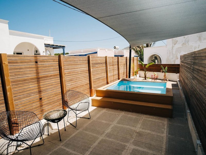 Mesanto Luxury Suites 10