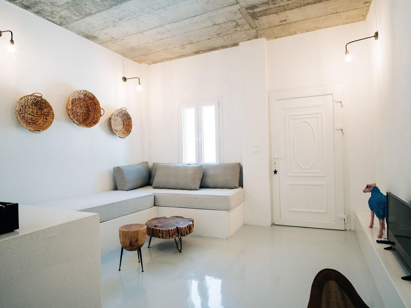Mesanto Luxury Suites 12
