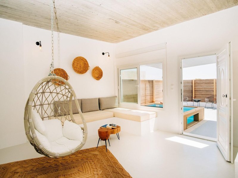 Mesanto Luxury Suites 14