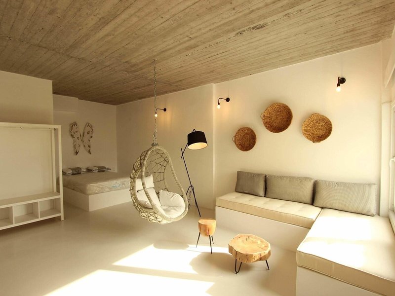 Mesanto Luxury Suites 15