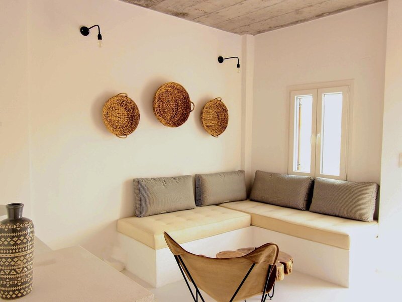 Mesanto Luxury Suites 16