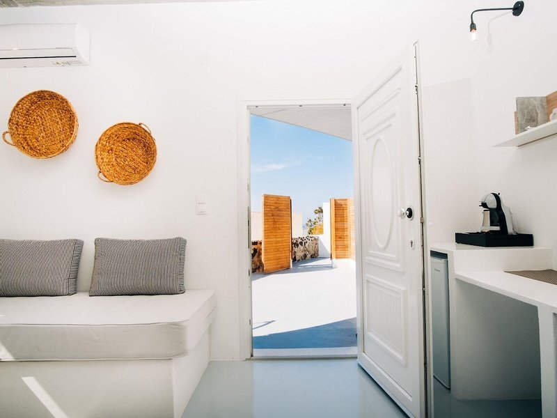 Mesanto Luxury Suites 18