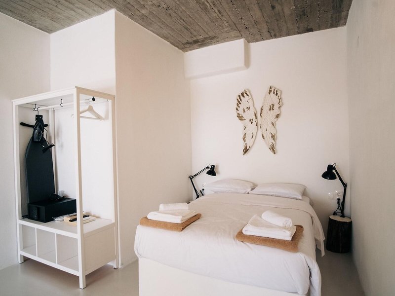 Mesanto Luxury Suites 20