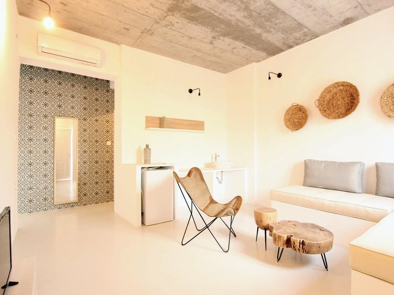 Mesanto Luxury Suites 22