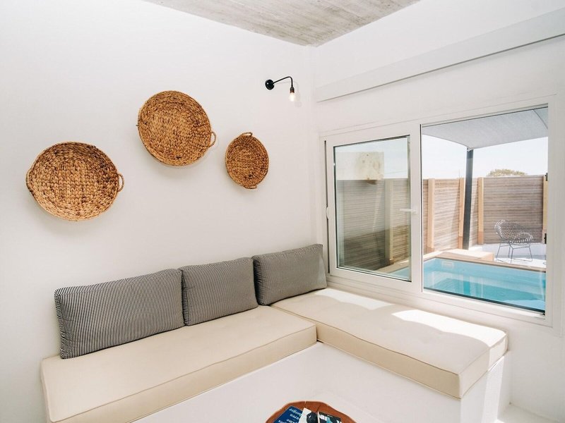 Mesanto Luxury Suites 23