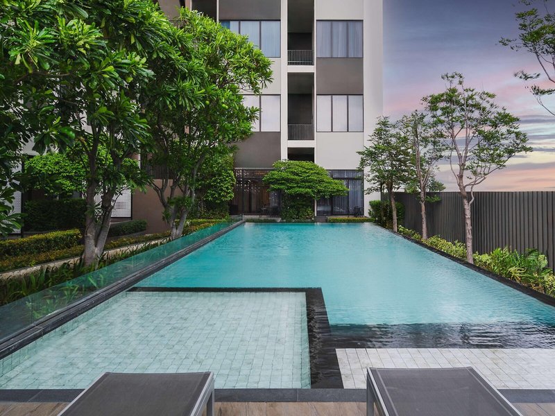 Q-Box Bangkok Blossom Hotel 6