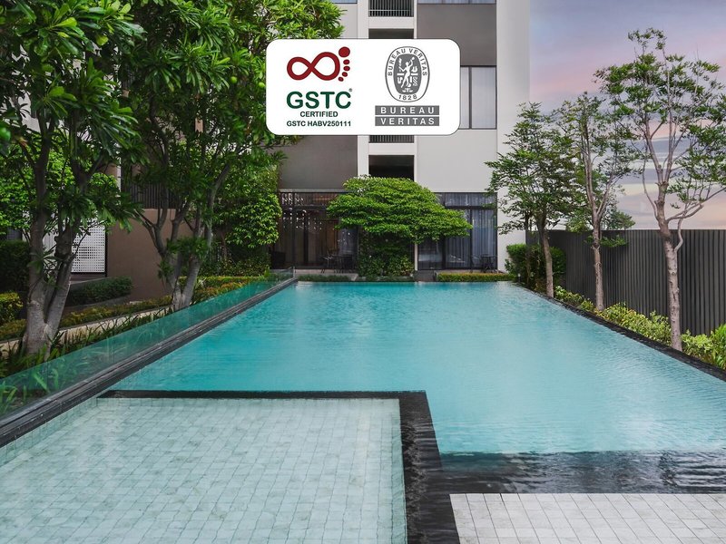 Q-Box Bangkok Blossom Hotel 8