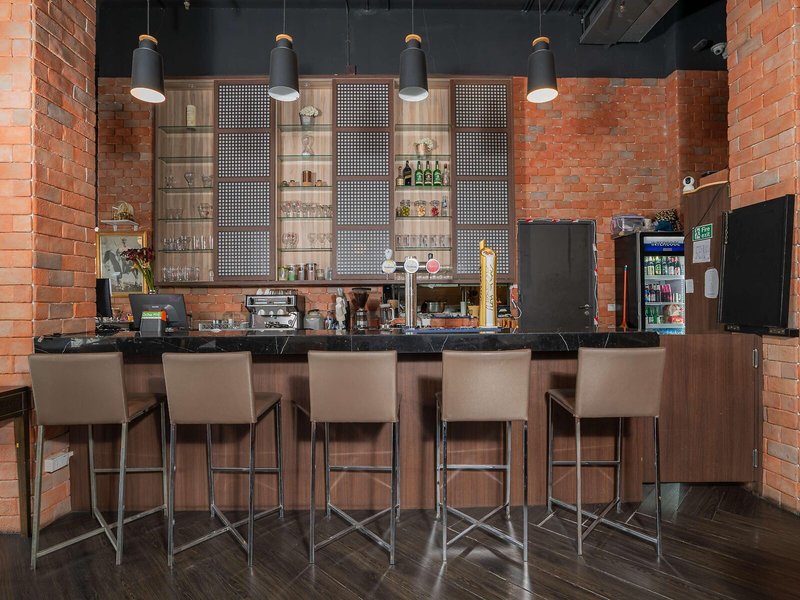 Q-Box Bangkok Blossom Hotel 25