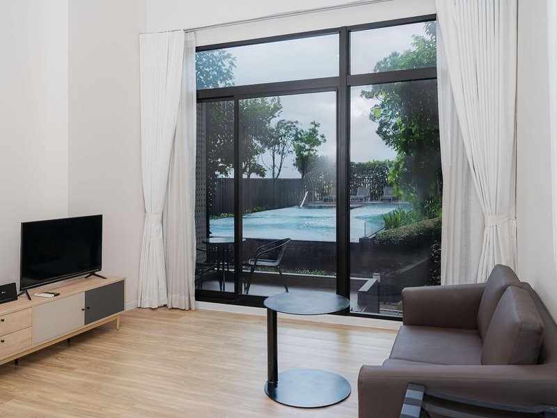 Q-Box Bangkok Blossom Hotel 30