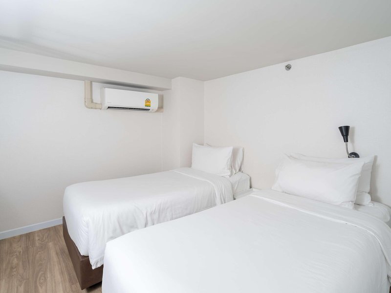 Q-Box Bangkok Blossom Hotel 36
