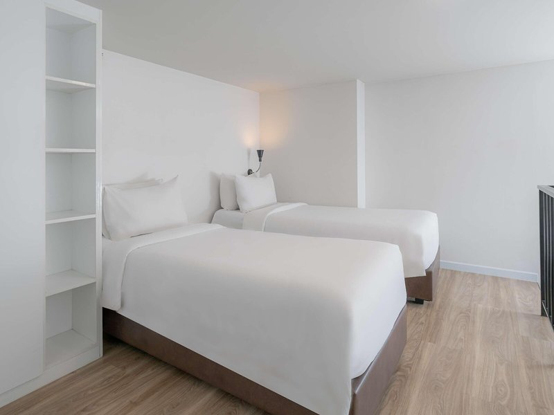 Q-Box Bangkok Blossom Hotel 37