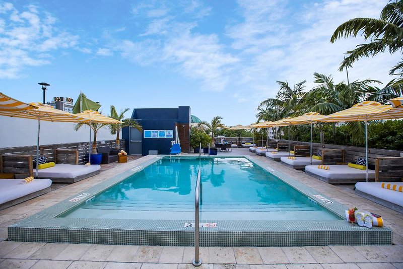 Catalina Hotel & Beach Club 16