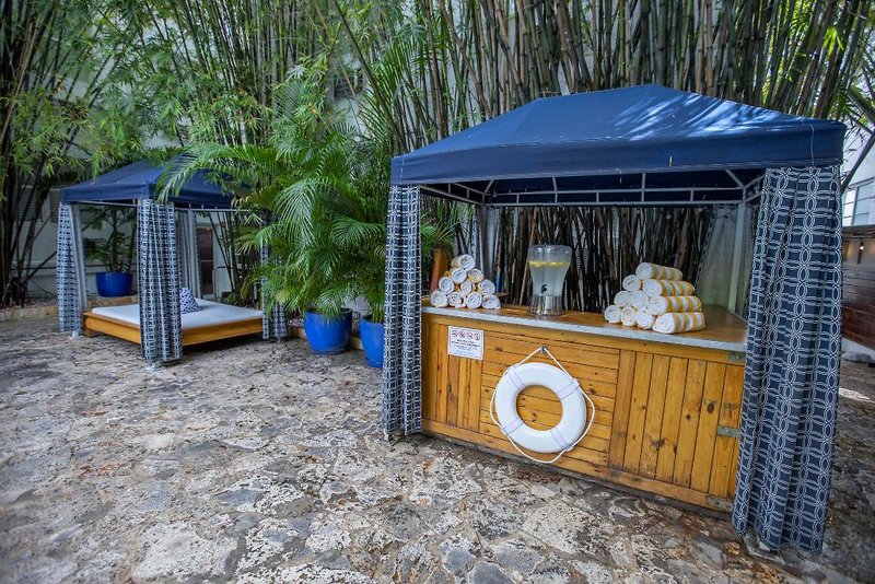 Catalina Hotel & Beach Club 25