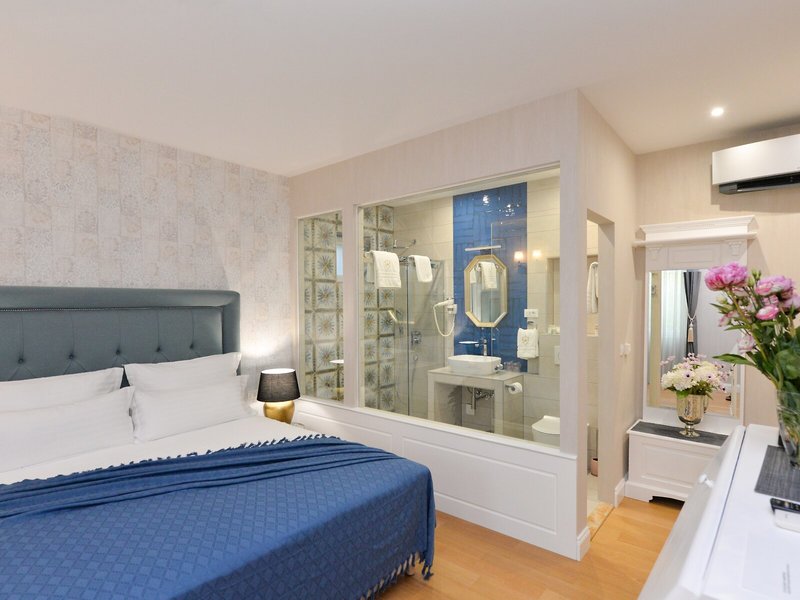 The Duke Luxury Rooms 6