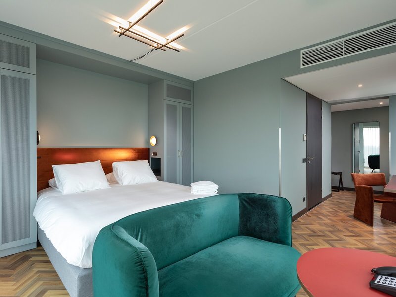 Olympic Hotel 18