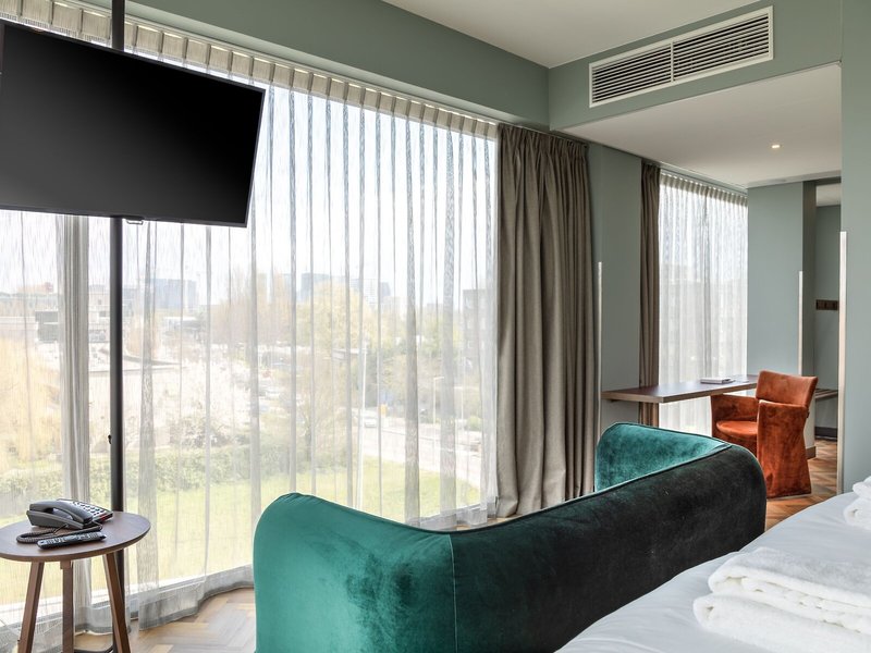 Olympic Hotel 24