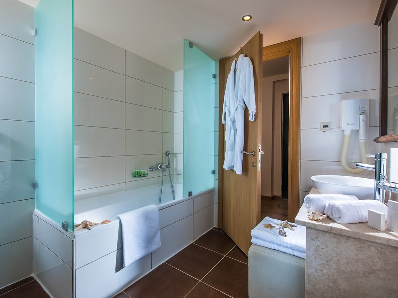 Koutrakis Suites 13