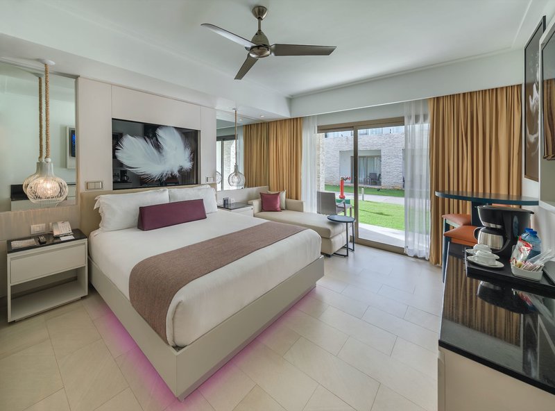 Royalton CHIC Punta Cana, An Autograph Collection 11