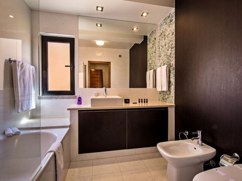 Baía da Luz 47 - Bathroom Example