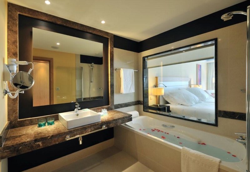 Pestana Promenade Premium Ocean & Spa Resort 17
