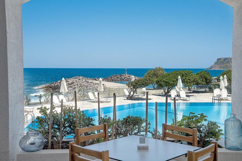 Maritimo Beach Hotel 6