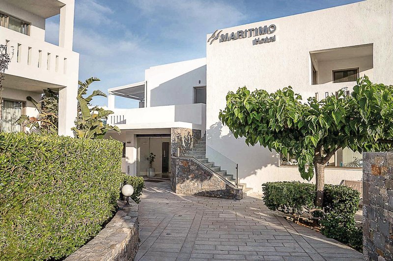 Maritimo Beach Hotel 9