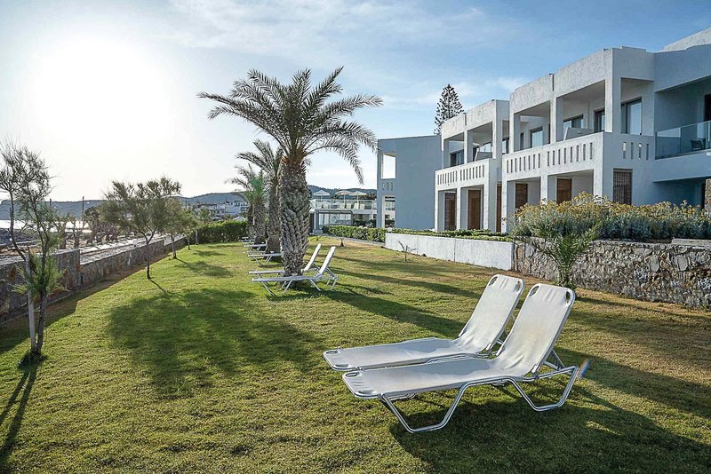 Maritimo Beach Hotel 11