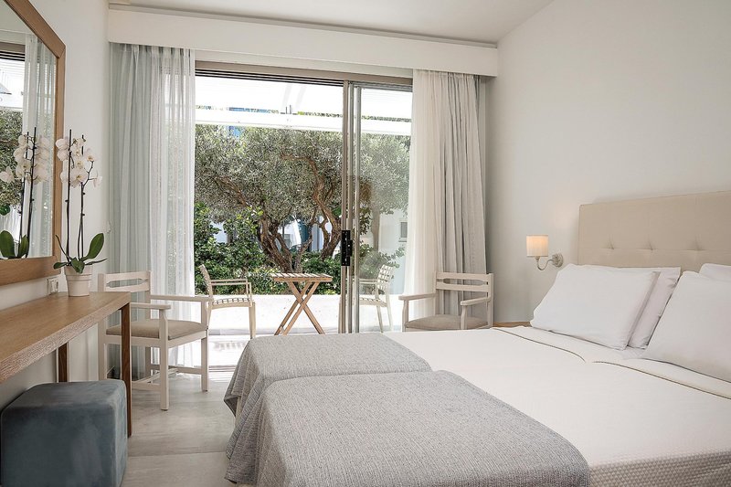 Maritimo Beach Hotel 21