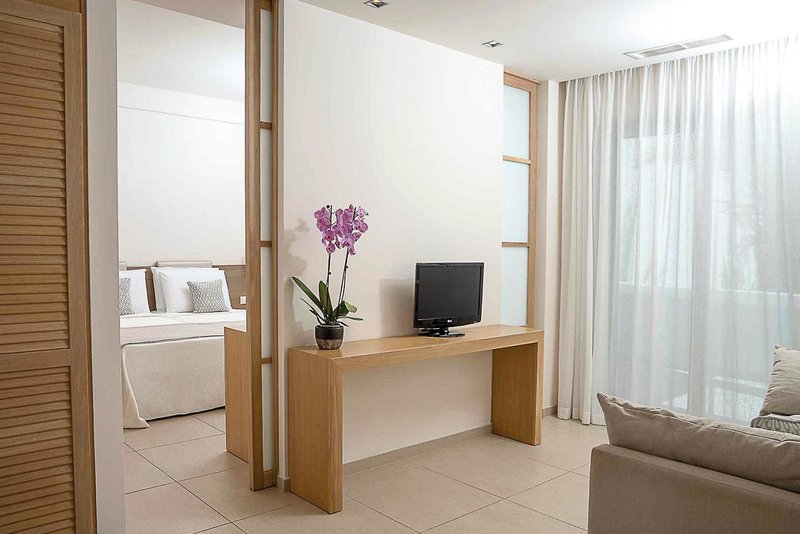 Maritimo Beach Hotel 25