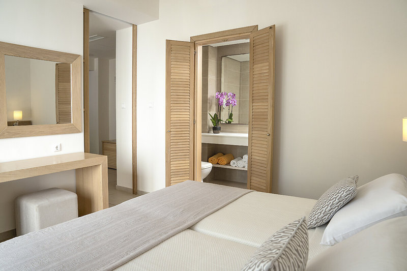 Maritimo Beach Hotel 7