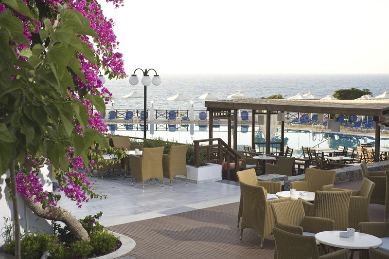 Maritimo Beach Hotel 6