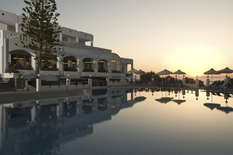Maritimo Beach Hotel 8