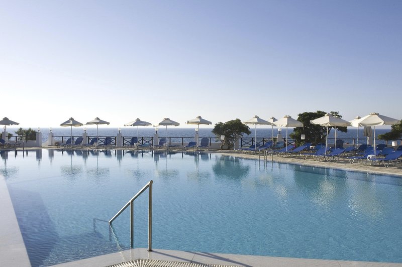 Maritimo Beach Hotel 11