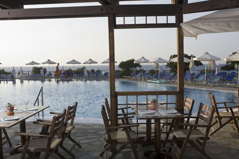 Maritimo Beach Hotel 16