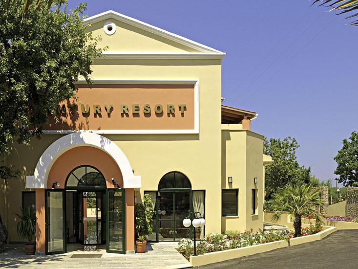 Century Resort - App. , Studios & Villas 9