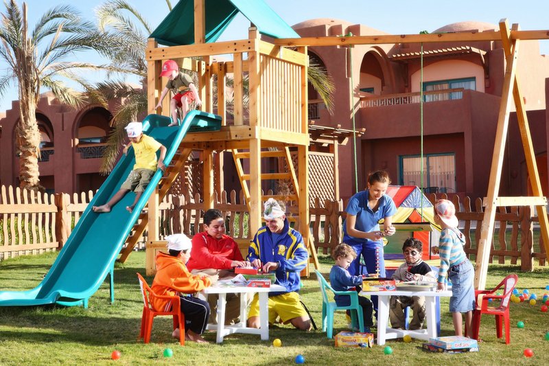 SENTIDO Oriental Dream Resort 5 - People