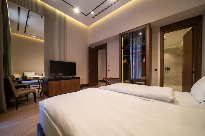 The Norm Oriental 43