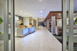 Holiday Inn Express & Suites Grand Rapids - Airport North