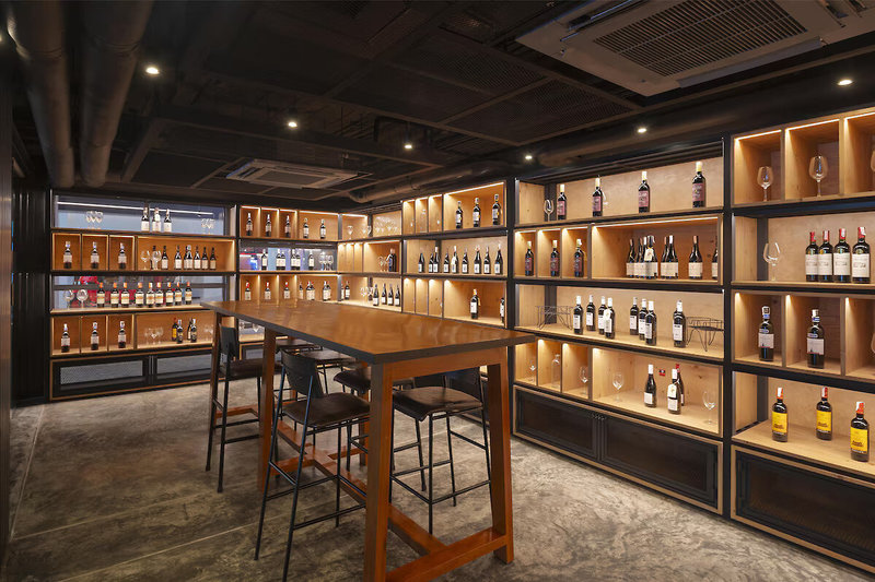 Radisson Red Phuket Patong Beach 11