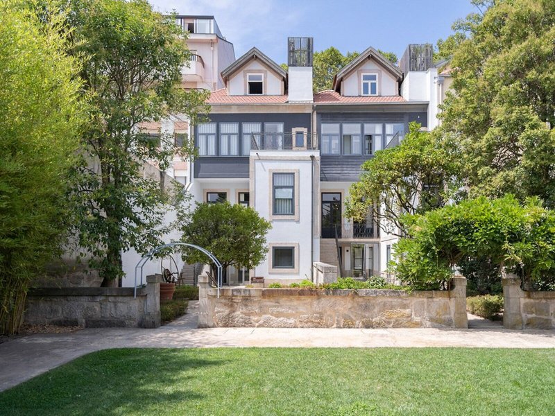 Marquês Garden House by Olivia