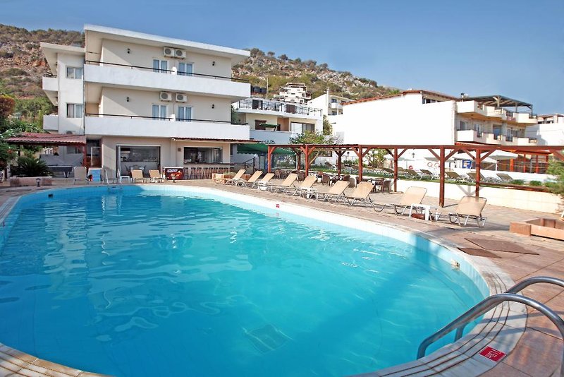 Iraklis Apartments 4