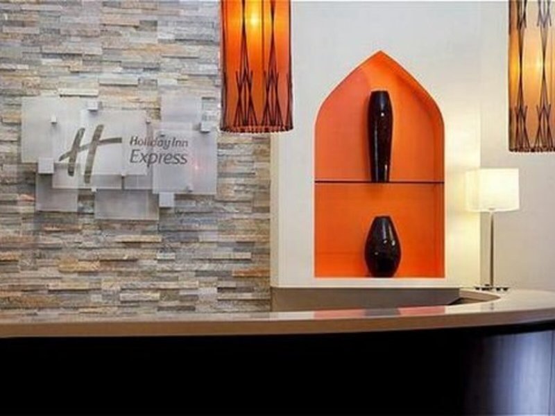 Holiday Inn Express Dubai Safa Park 8