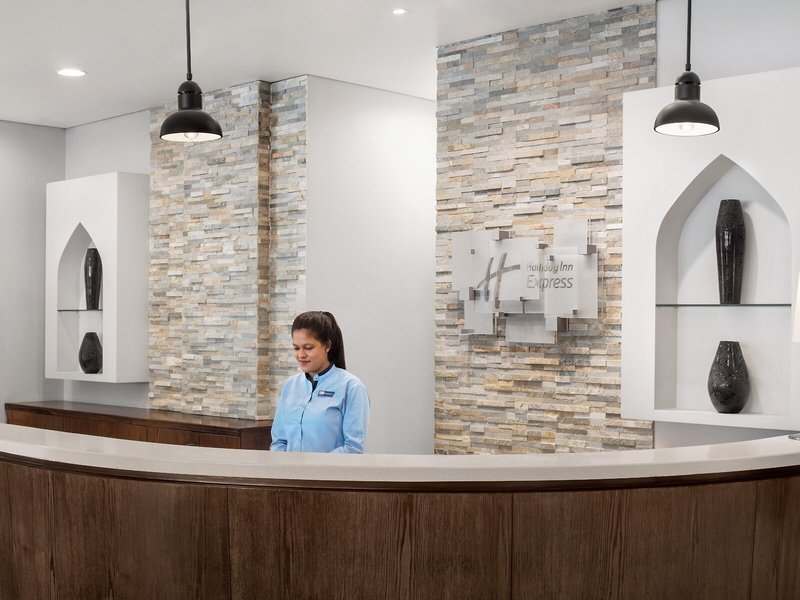 Holiday Inn Express Dubai Safa Park 9