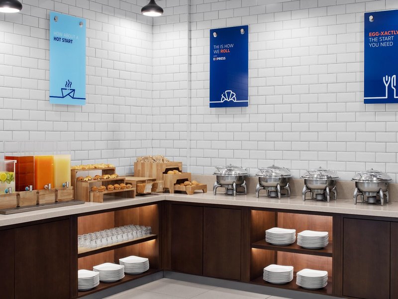 Holiday Inn Express Dubai Safa Park 14