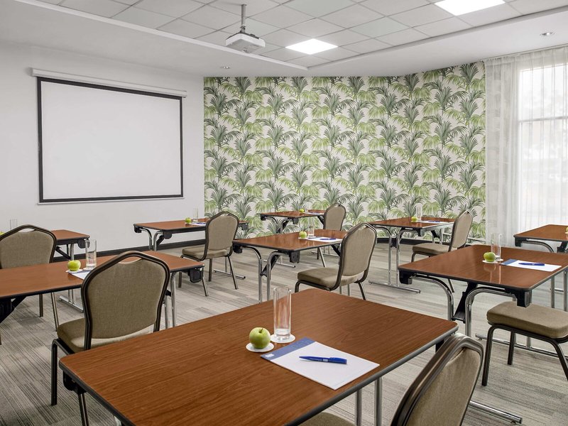 Holiday Inn Express Dubai Safa Park 18